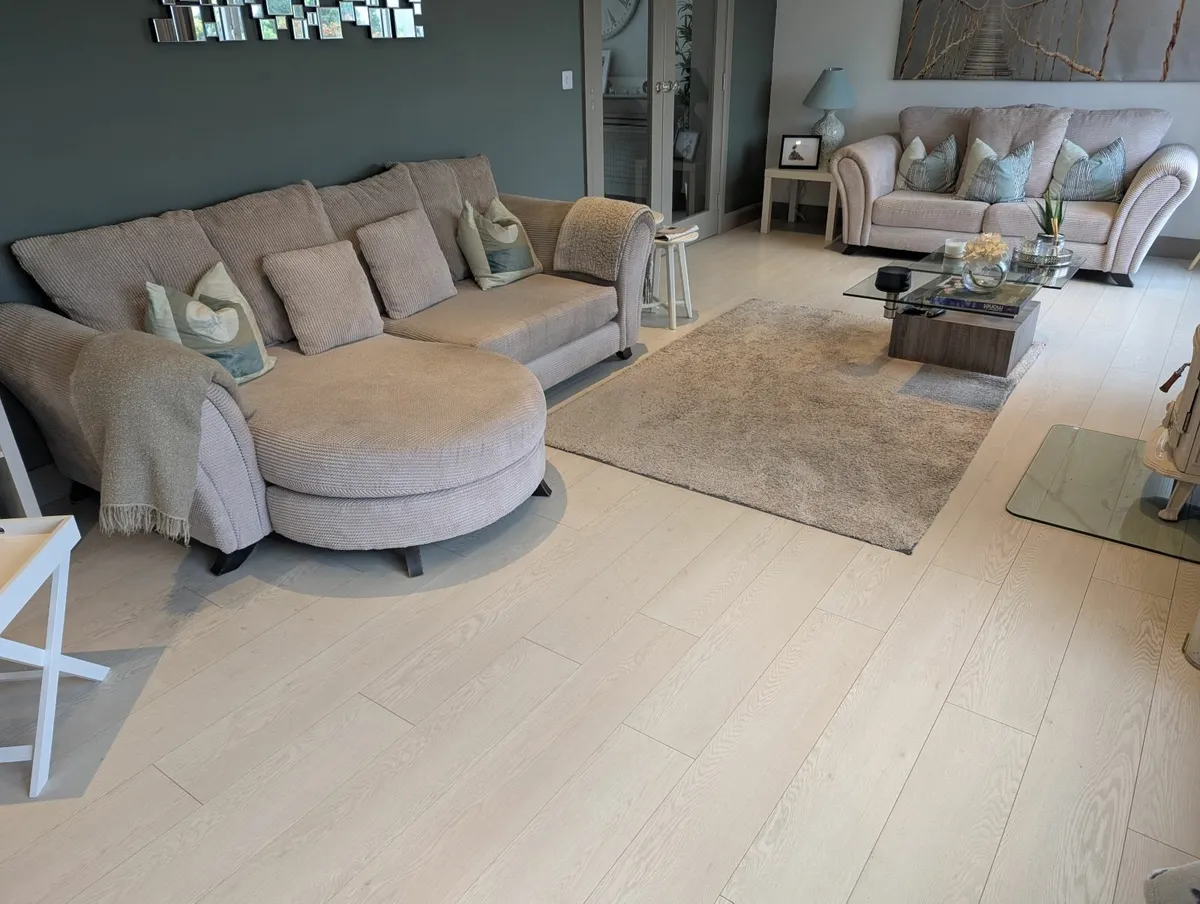Matching 2 seater and 3 seater sofas - Image 1