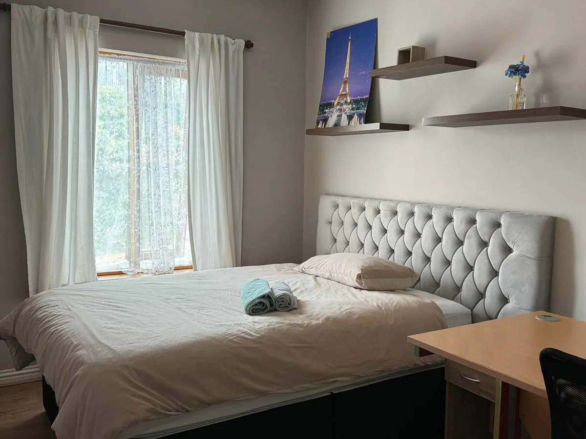 Double bed - Image 1