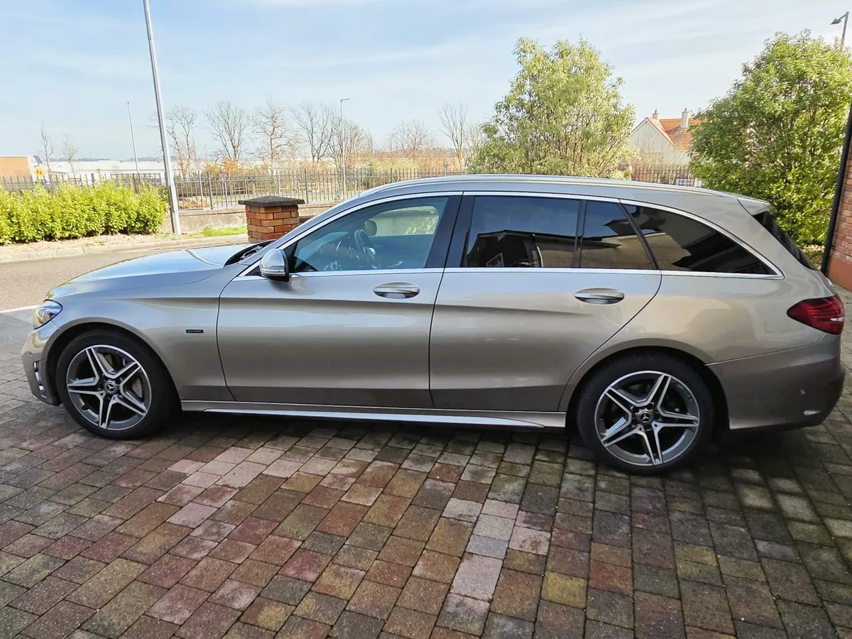 Mercedes-Benz C 300 de AMG Line Estate (202D) - Image 3
