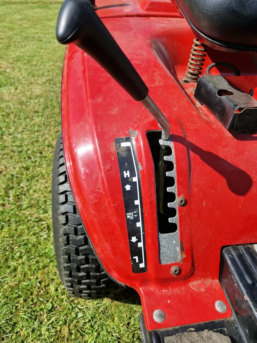 Ride on lawnmower - Image 2