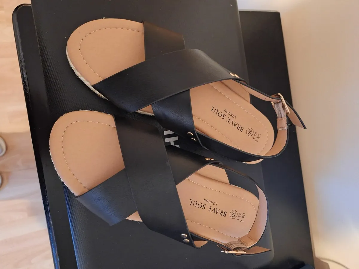 NEW Brave Soul sandals size 6 - Image 3
