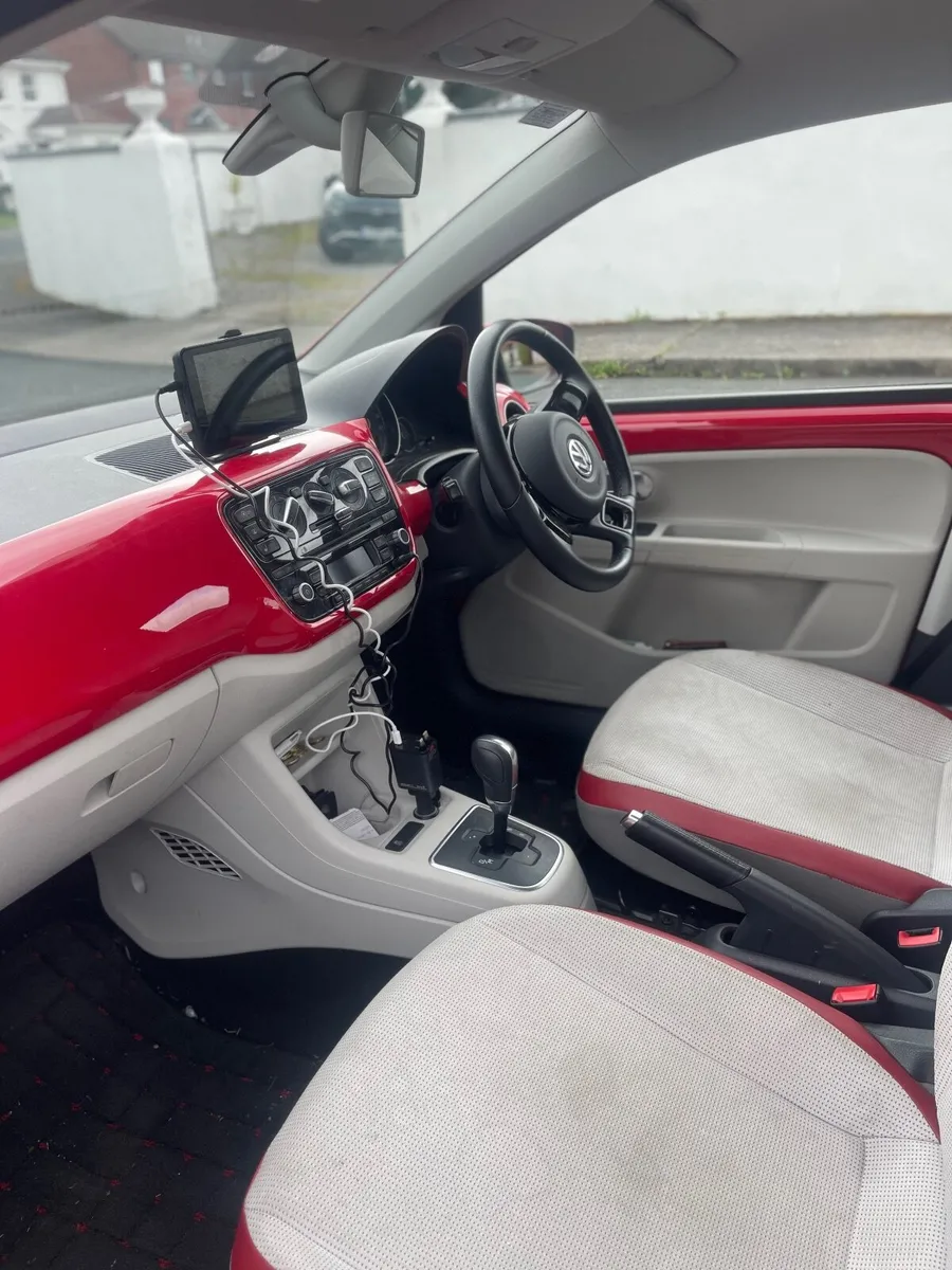 Volkswagen up! 2015 - Image 2