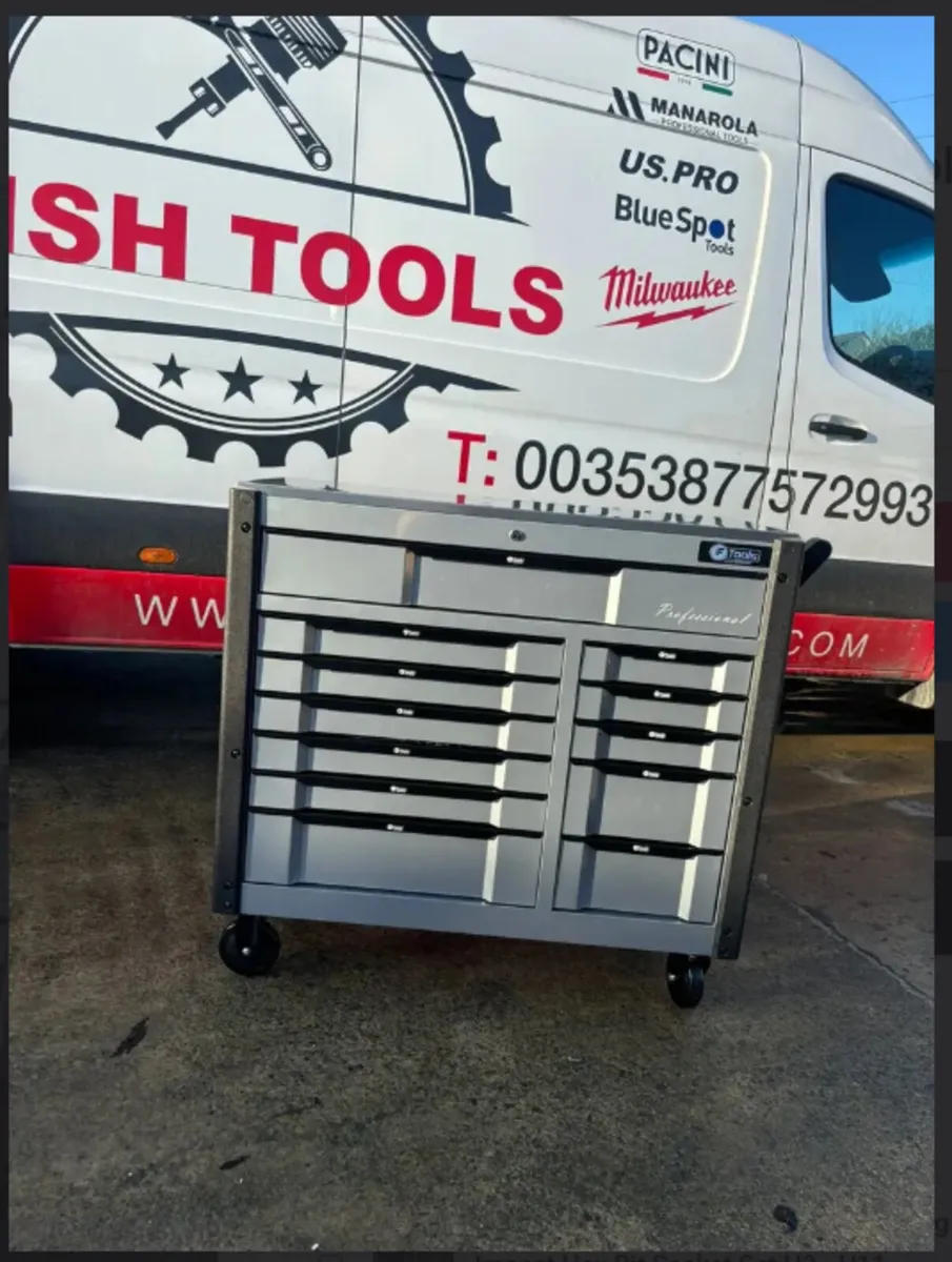 12 Drawer Toolchest with Tools - Image 1