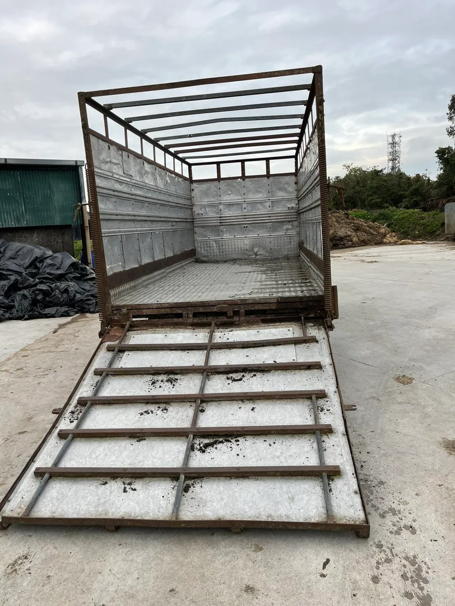 16ft bale trailer /cattle trailer - Image 3
