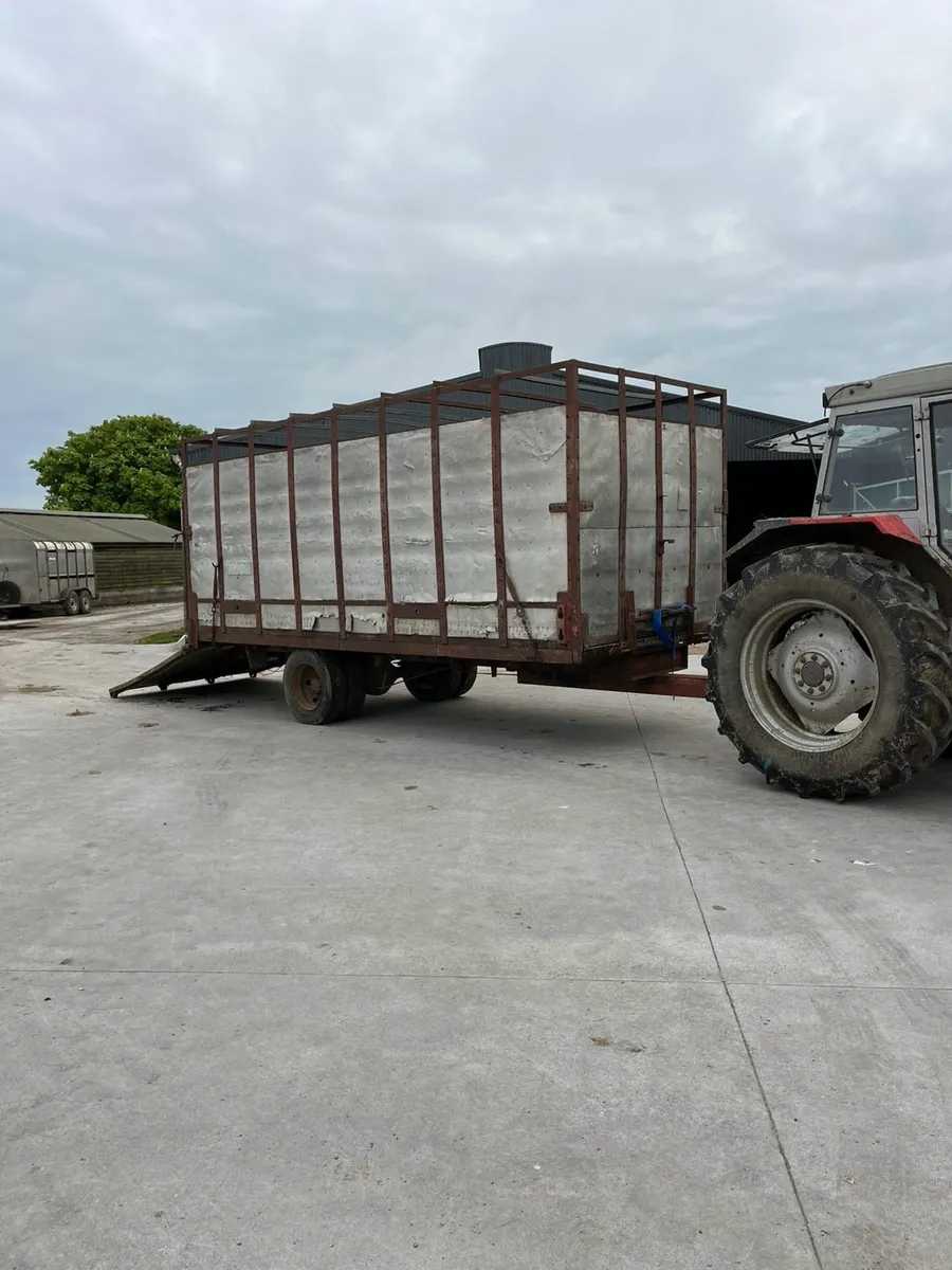 16ft bale trailer /cattle trailer - Image 4