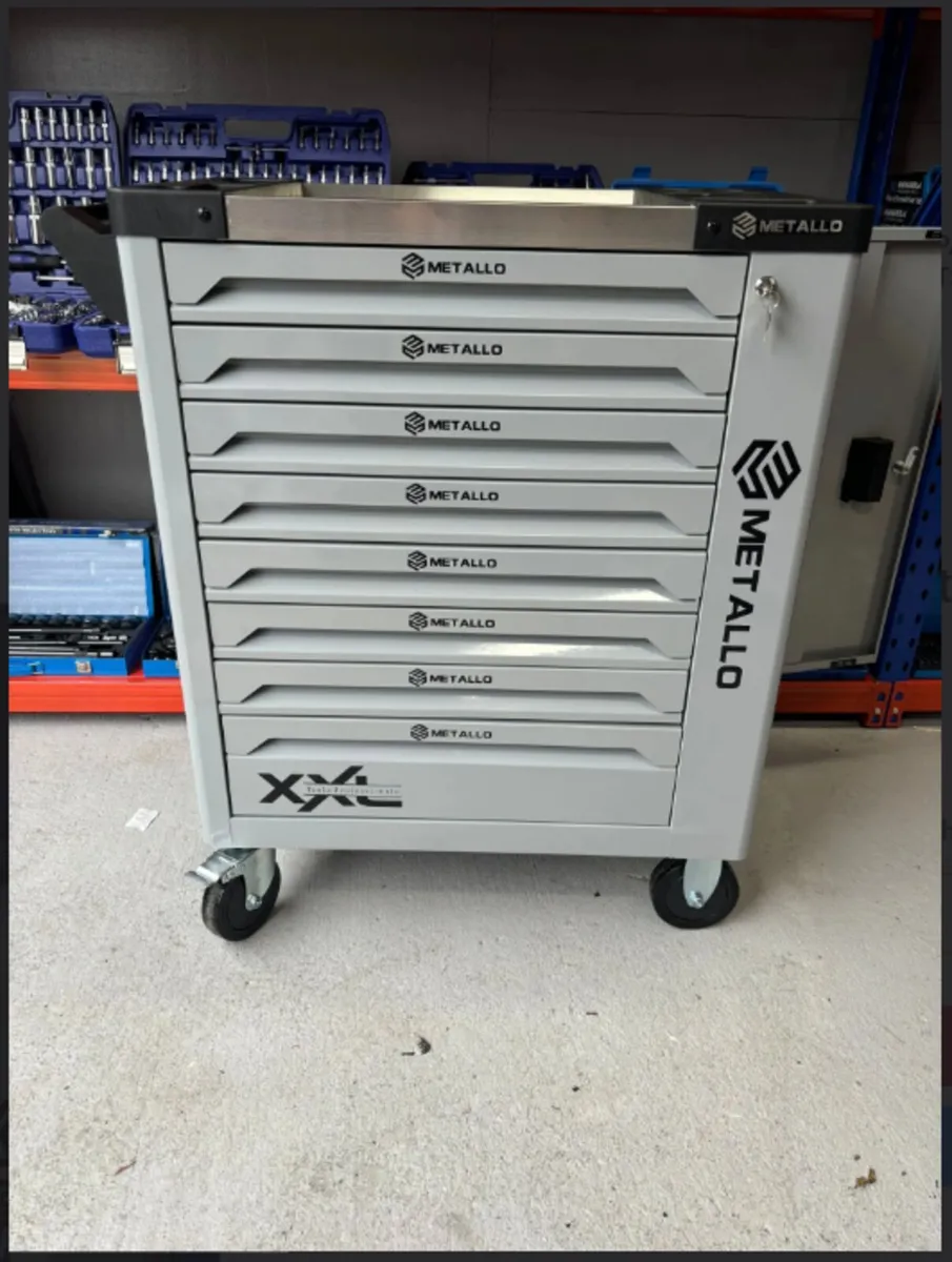 8 Drawer Tool Box / Chest With Tools