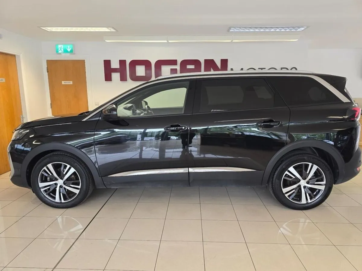 Peugeot 5008 Allure Premium Plus 7 Seats Hybrid A - Image 4