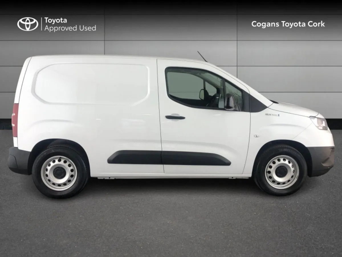 Toyota Proace Elegance EV GX SWB 3DR Auto - Image 3