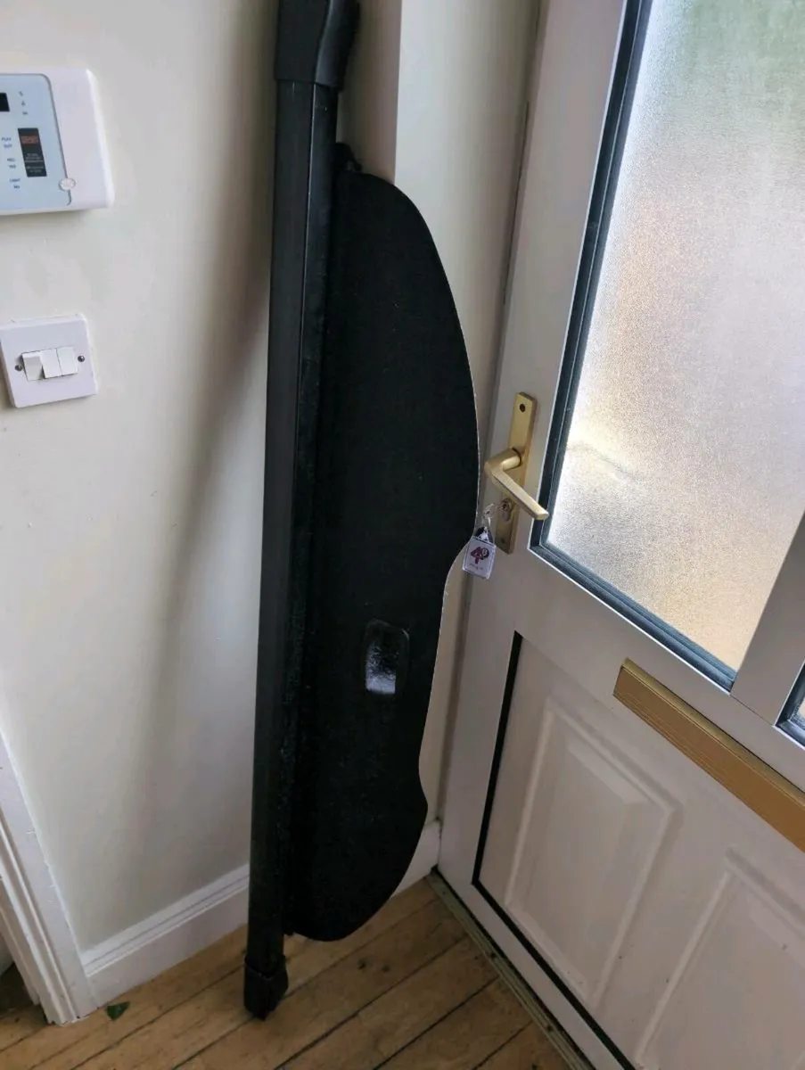 Toyota verso boot cover 2008 - Image 2