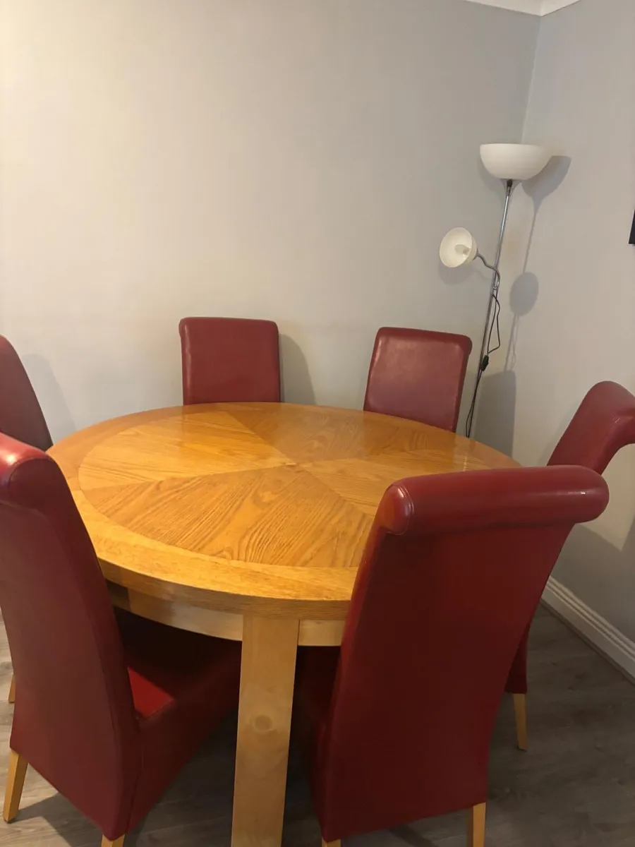 Dining table - Image 1