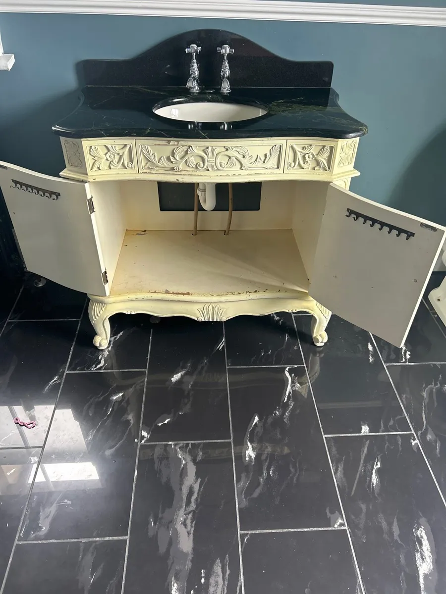 Bathroom sink - Image 3