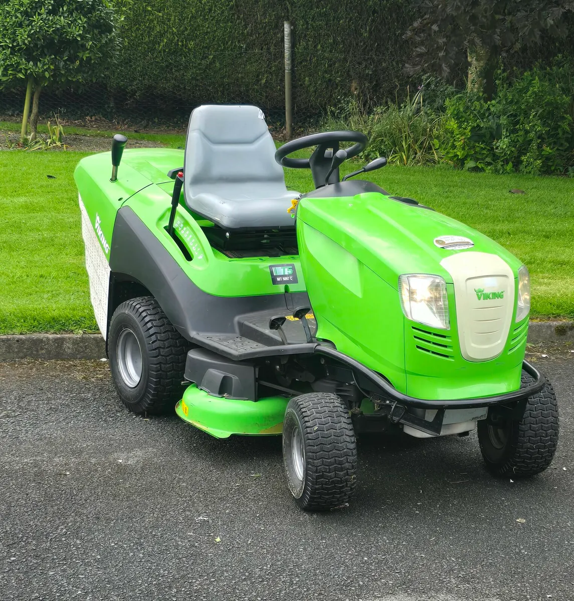 Viking tractor mower - Image 1