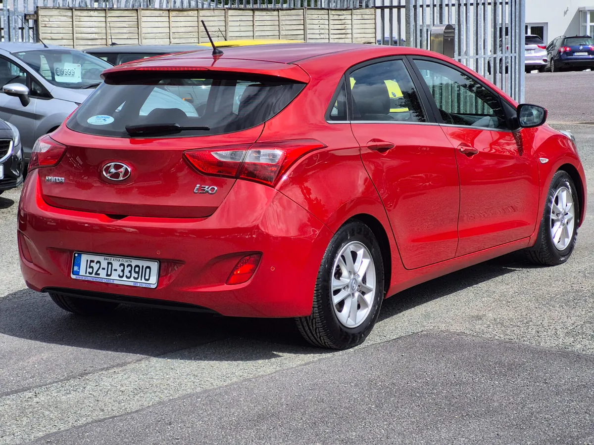 Hyundai i30 1 6crdi deluxe 5dr 2015 - Image 2