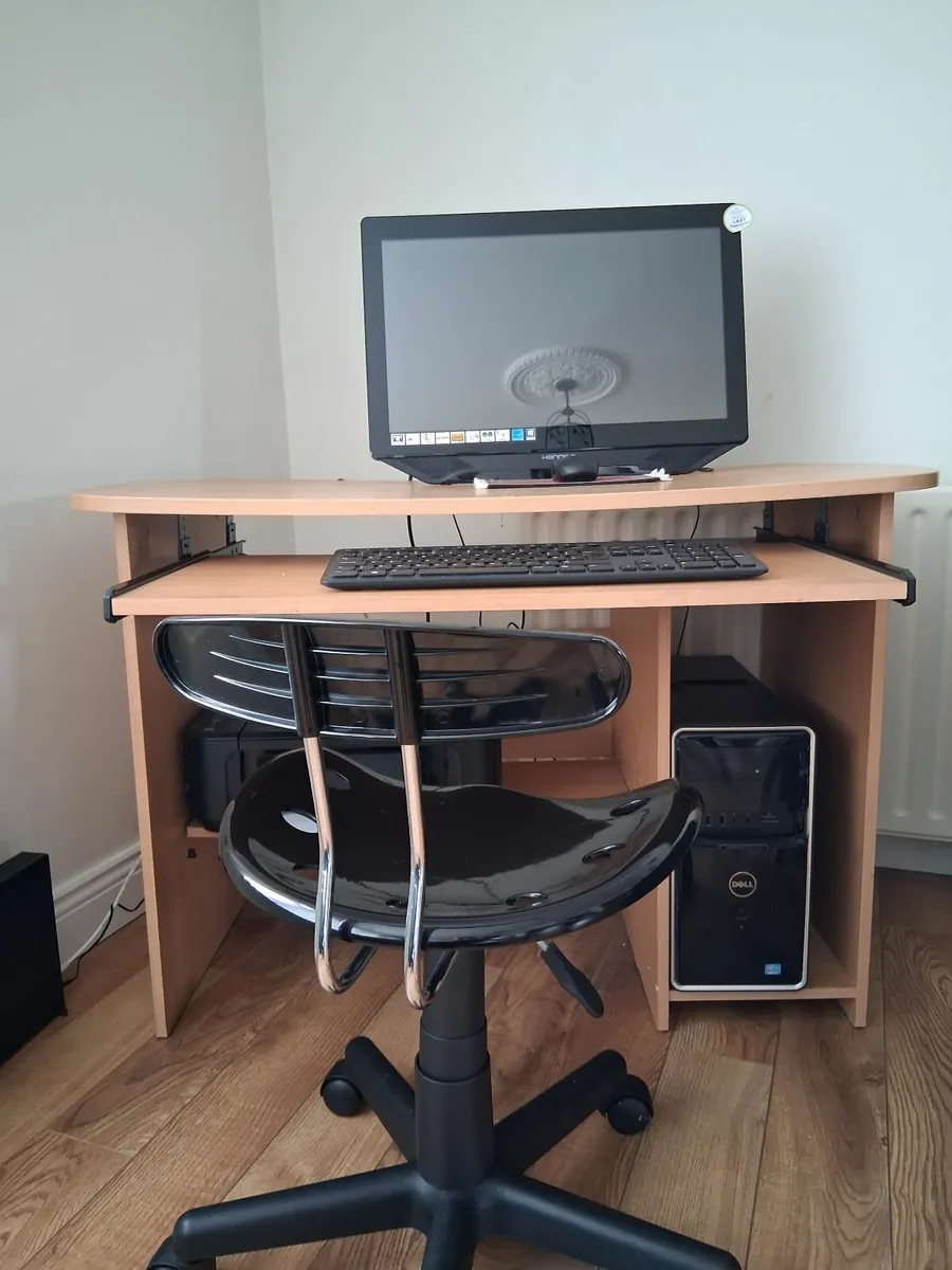 Computer desk and chair - Image 1