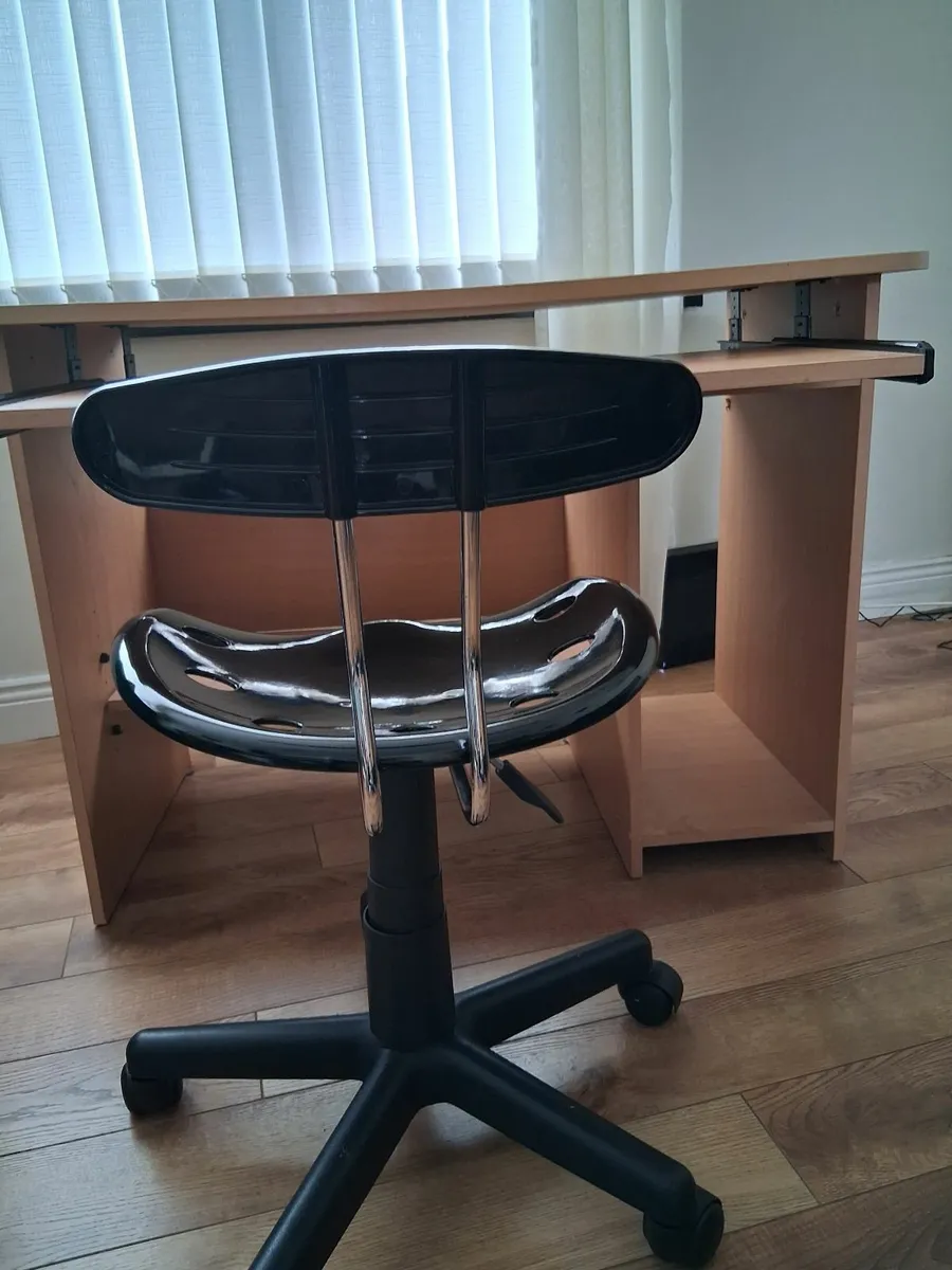 Computer desk and chair - Image 2