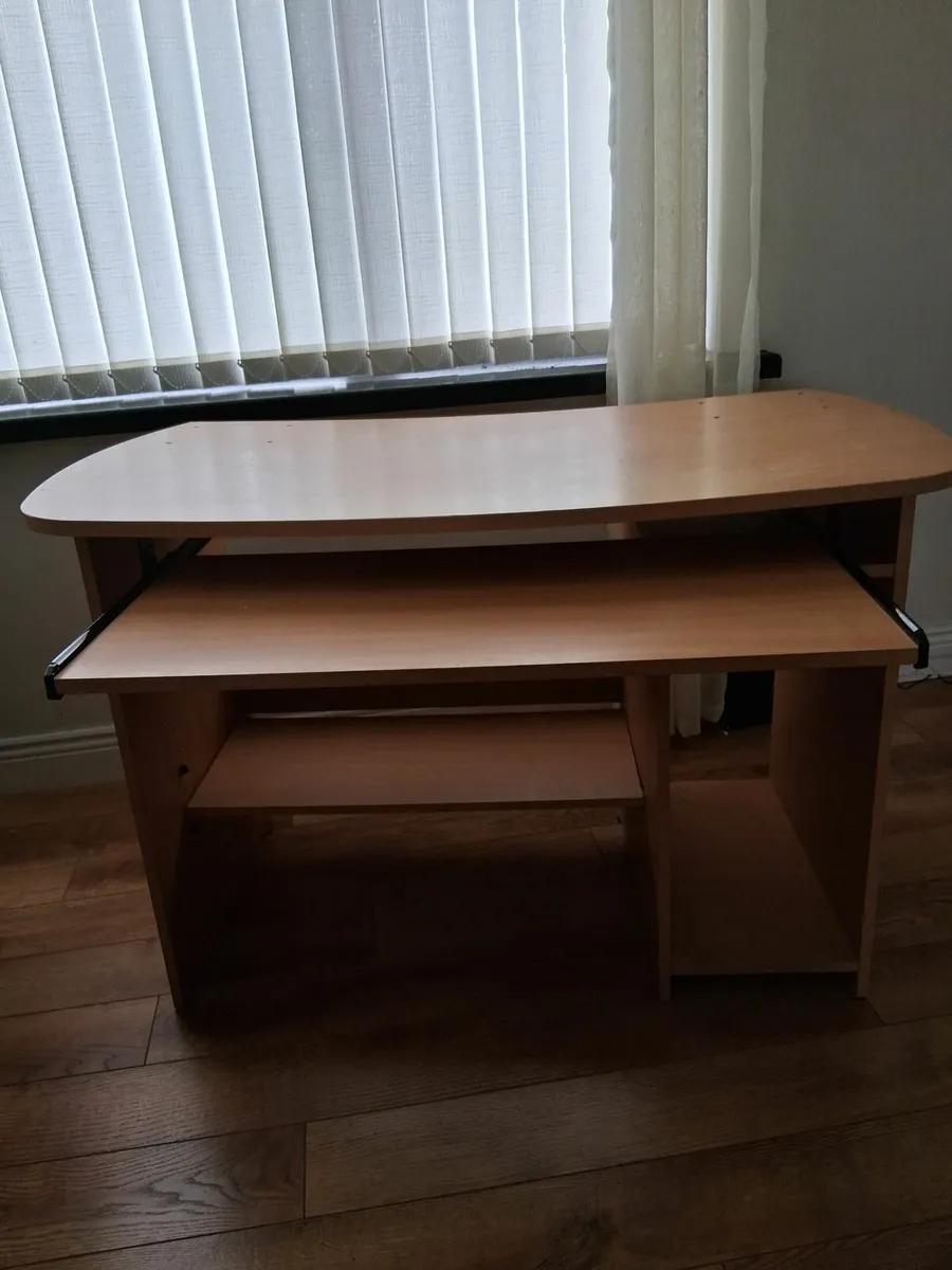 Computer desk and chair - Image 3