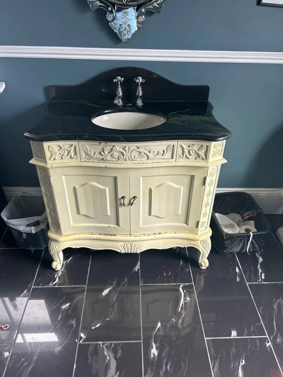 Bathroom sink - Image 1