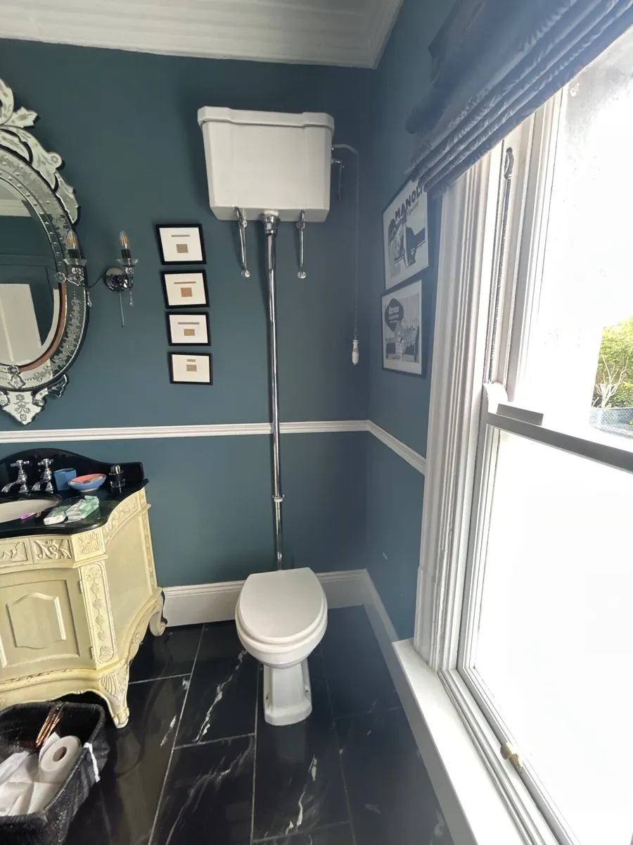 Toilet & Cistern - Image 1