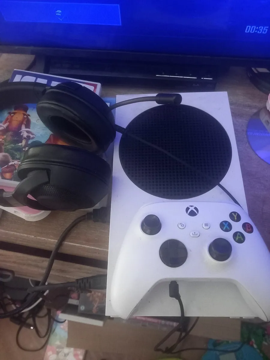Xbox series x, working perfectly and razor headset