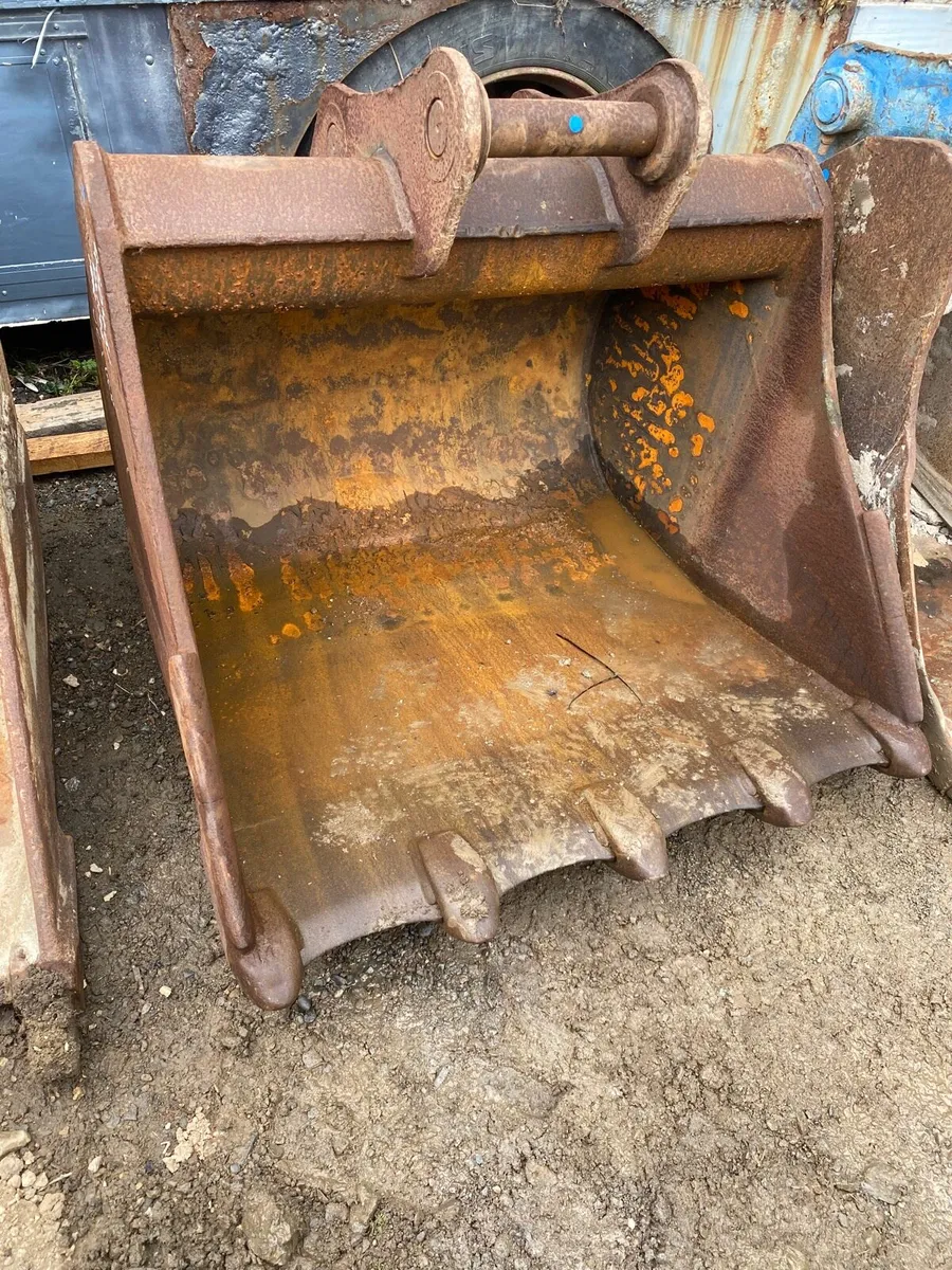 Selection of excavator buckets - Image 1