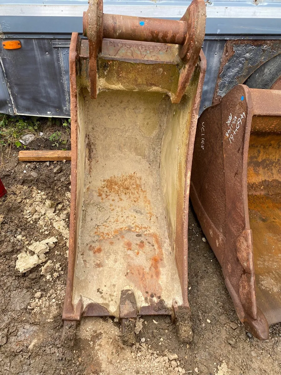Selection of excavator buckets - Image 2