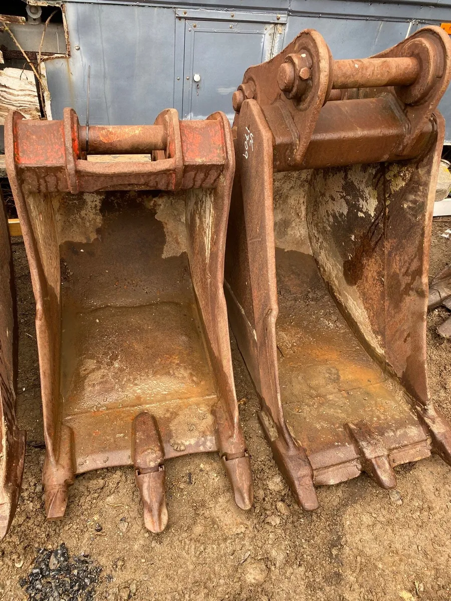 Selection of excavator buckets - Image 4