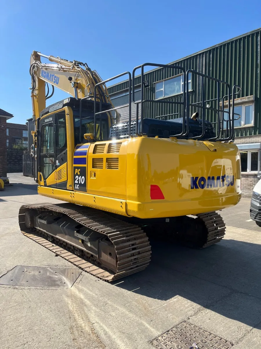 Komatsu PC210LC-11E0 - Image 2