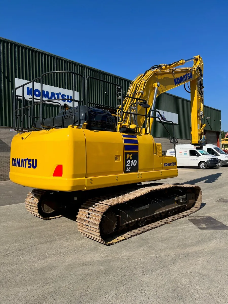 Komatsu PC210LC-11E0 - Image 4