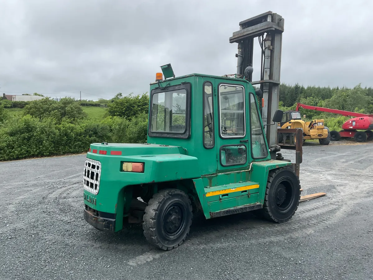 FORKLIFT - Image 1