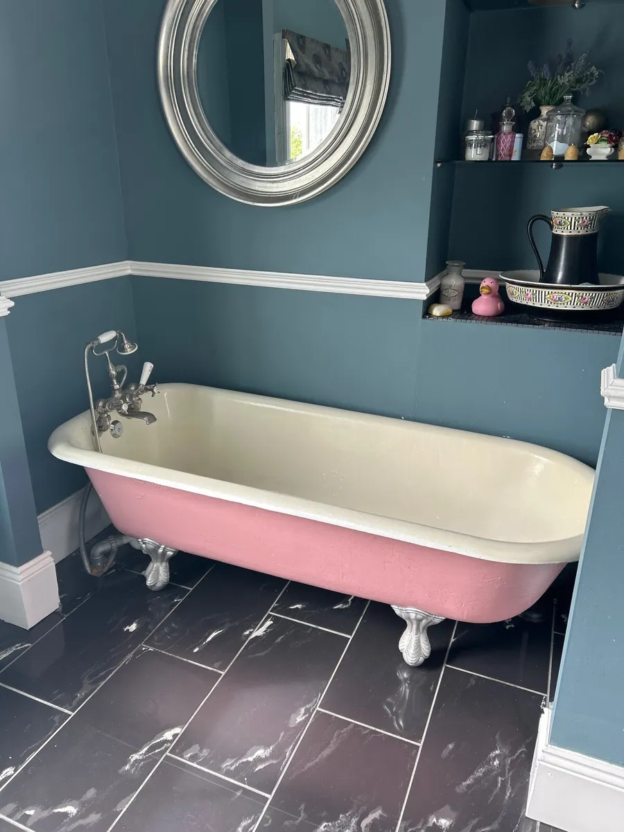 Cast iron bath - Image 1