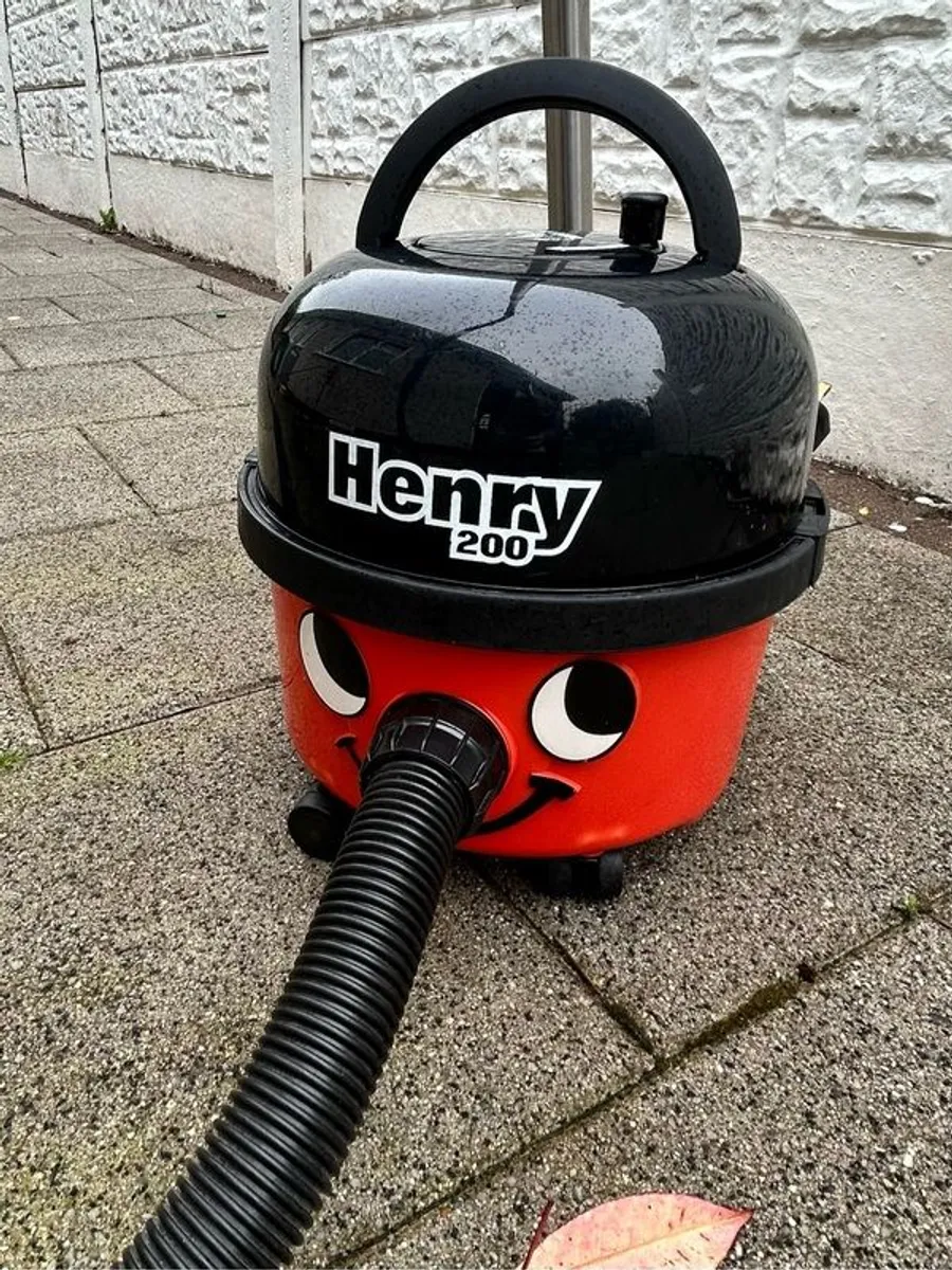 Henry Hoover 200 - Image 1