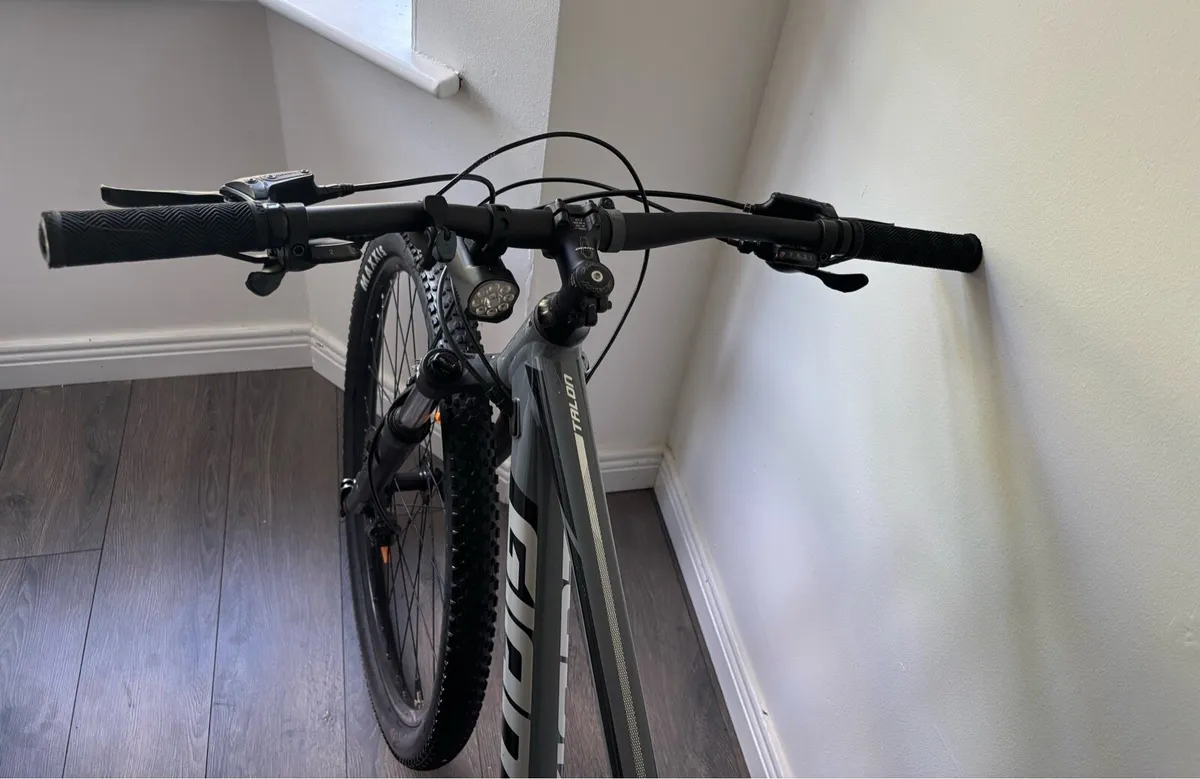 Giant Talon 2 Mountain Bike - Image 2