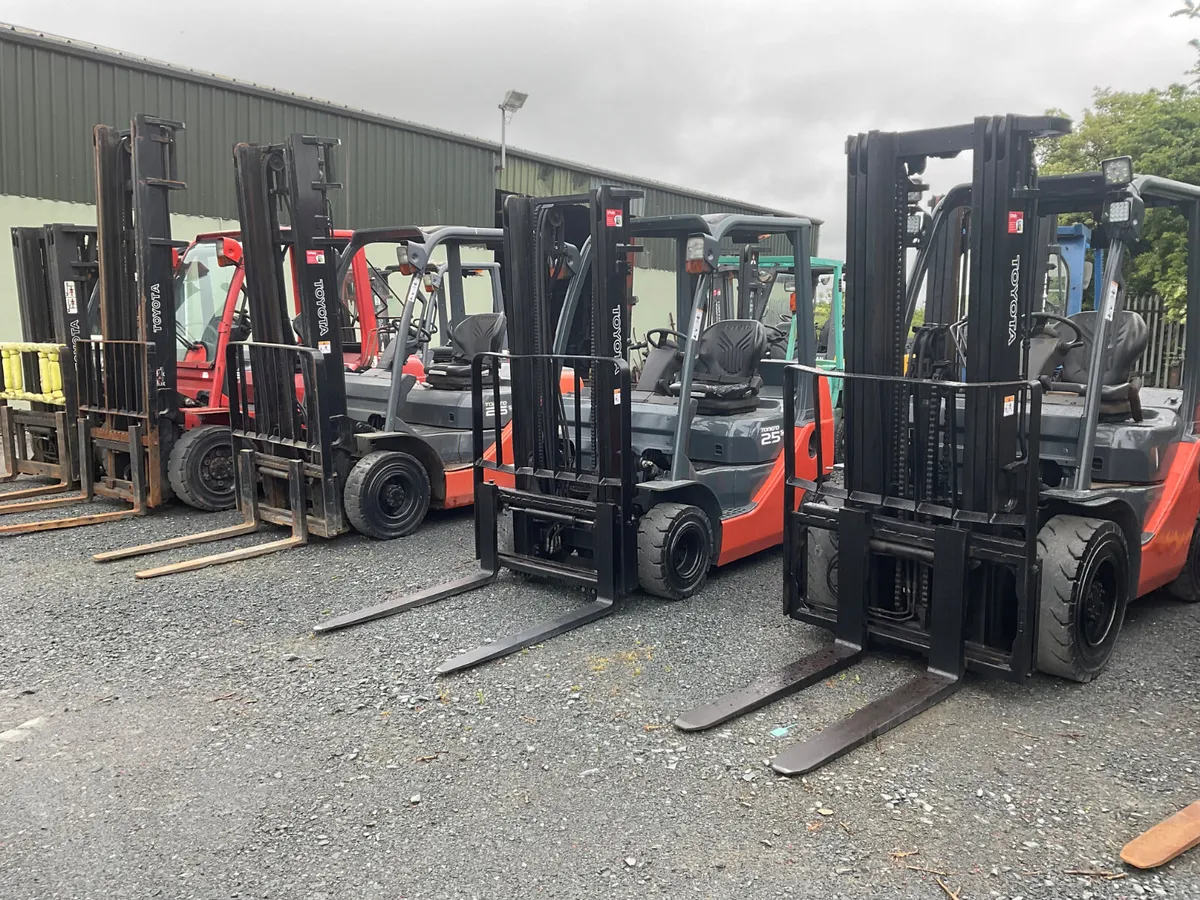 FORKLIFT - Image 1