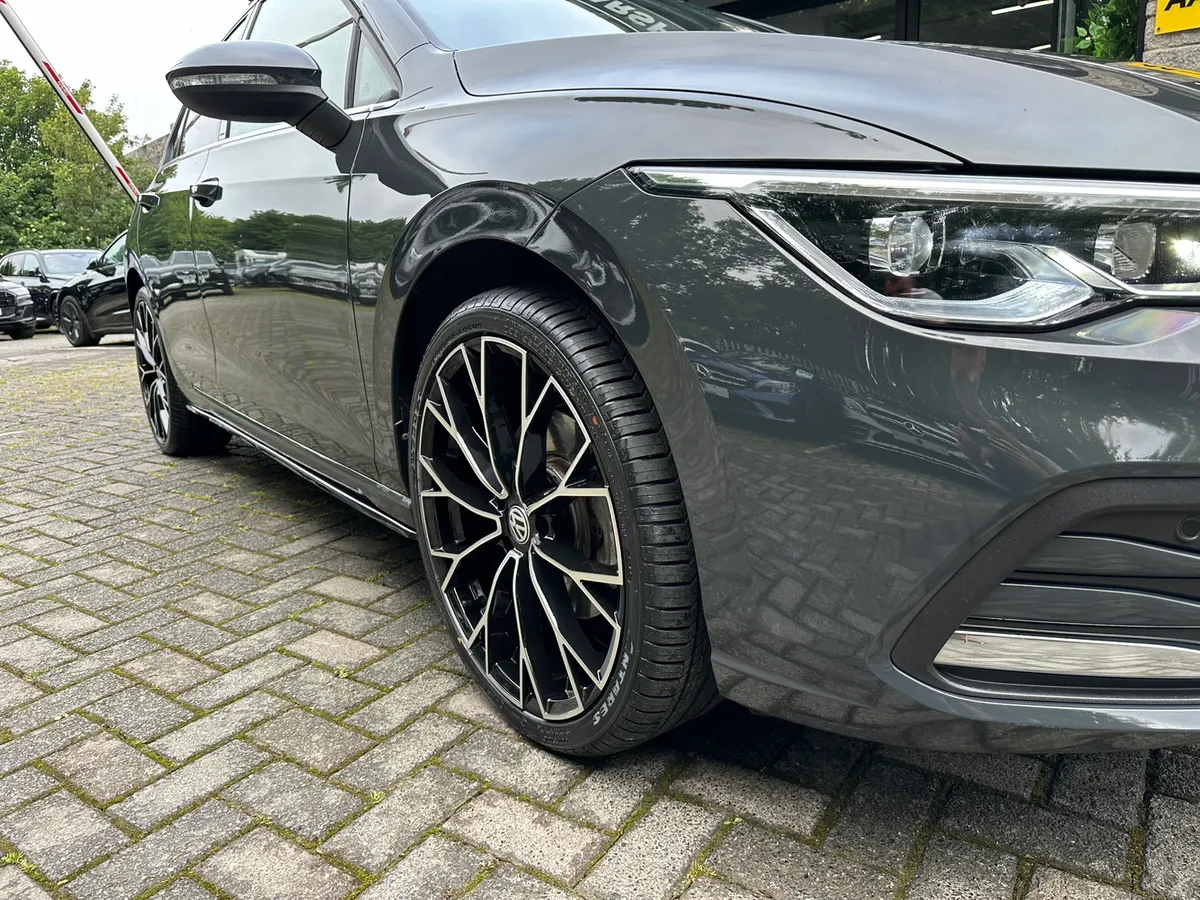 2023 VW GOLF STYLE 1.4 TSI DSG E-HYBRID. - Image 4