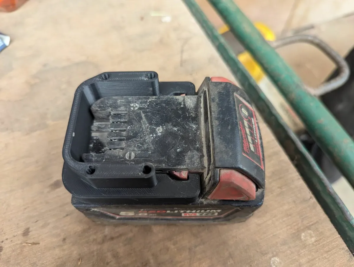 3D PRINTED M18 MILWAUKEE BATTERY MOUNT - Image 4