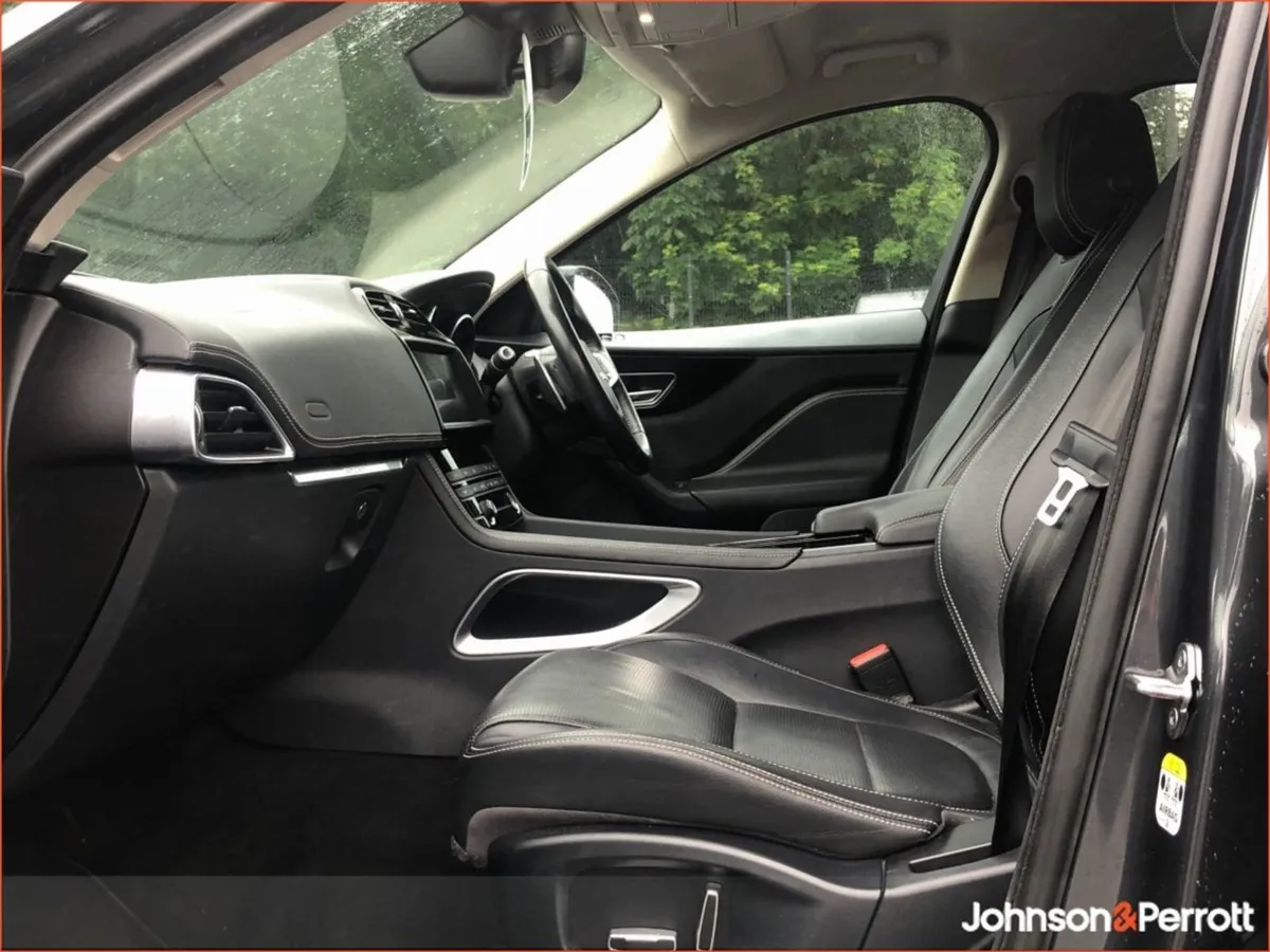 Jaguar F- PACE RWD 2.0 D 180PS R-sport Auto - Image 3