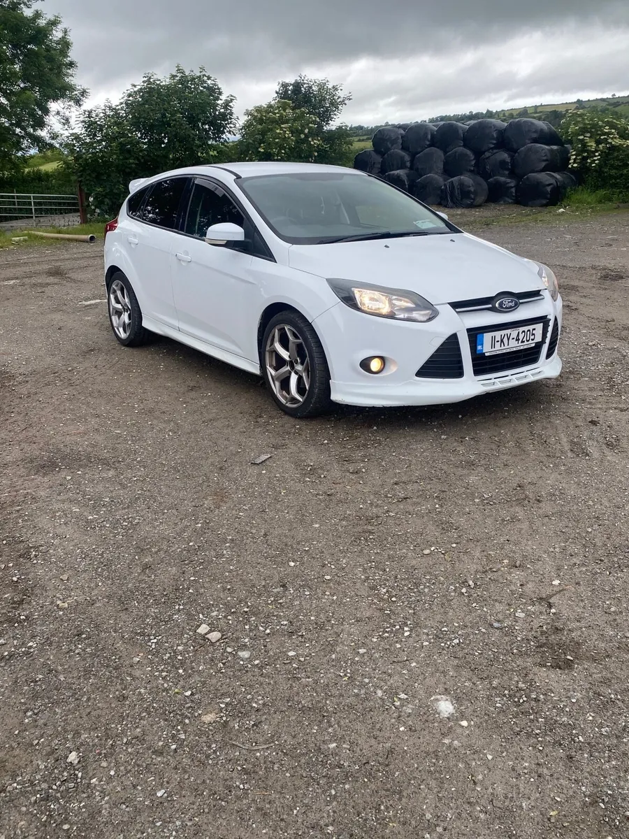 Ford Focus 2011 - Image 2