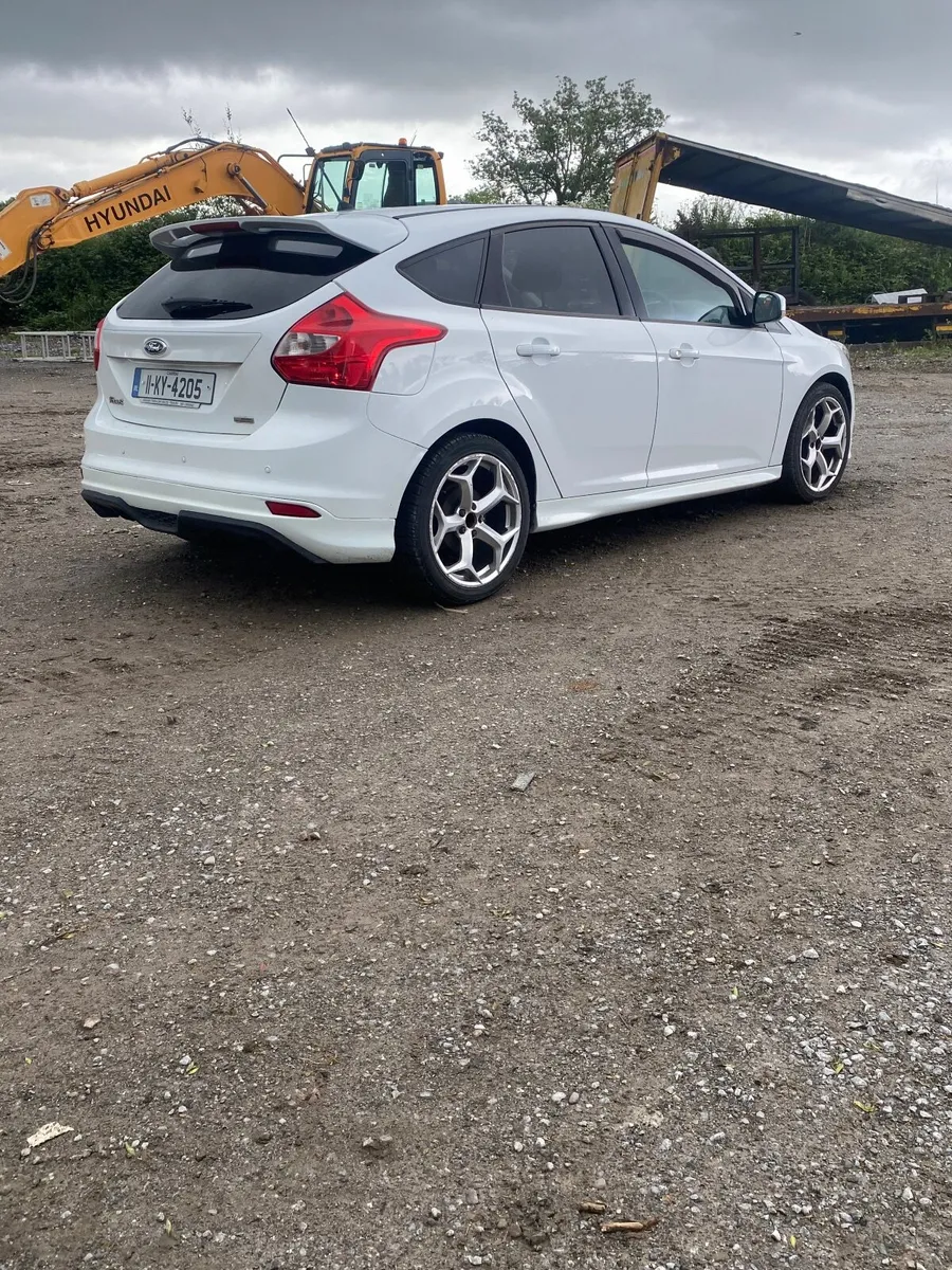 Ford Focus 2011 - Image 3