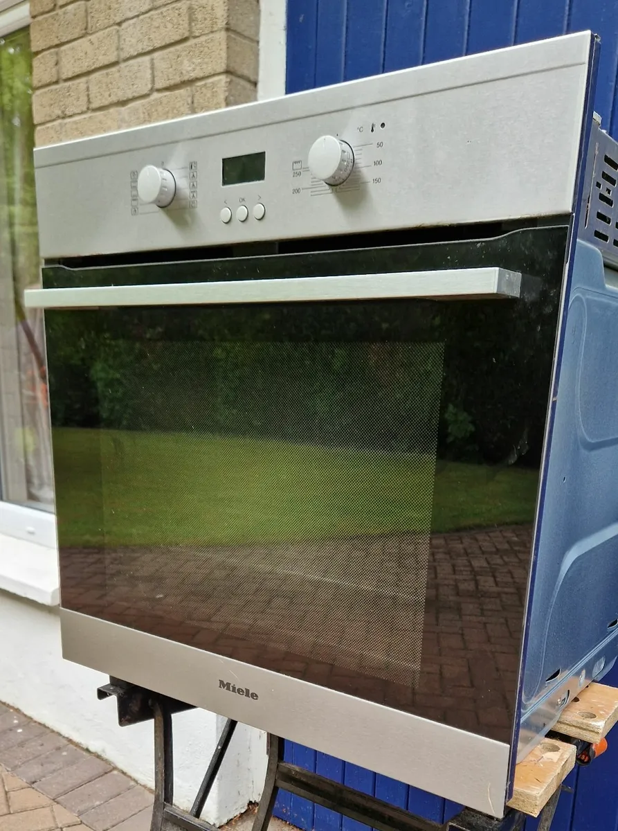 MIELE BUILT IN OVEN & NEF BUILT IN MICROWAVE - Image 3