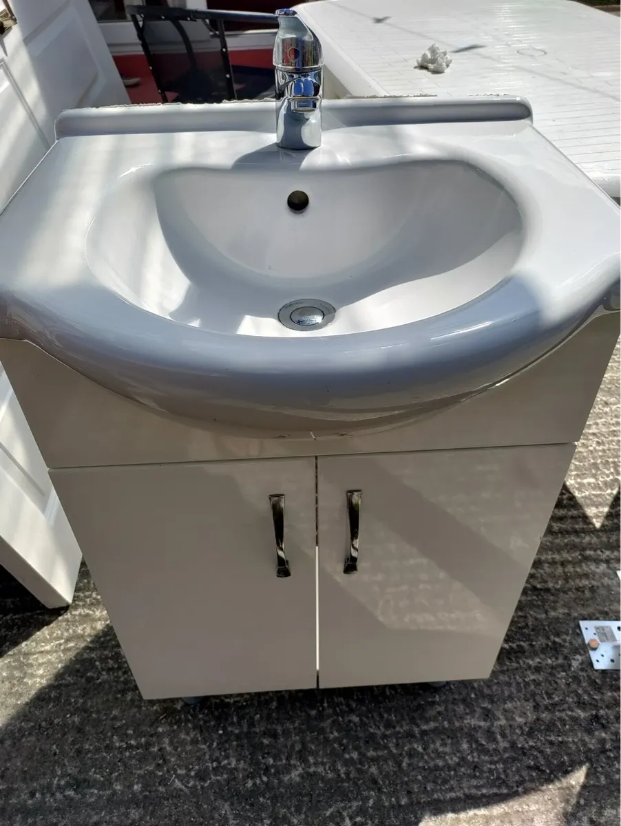 Sink - Image 1