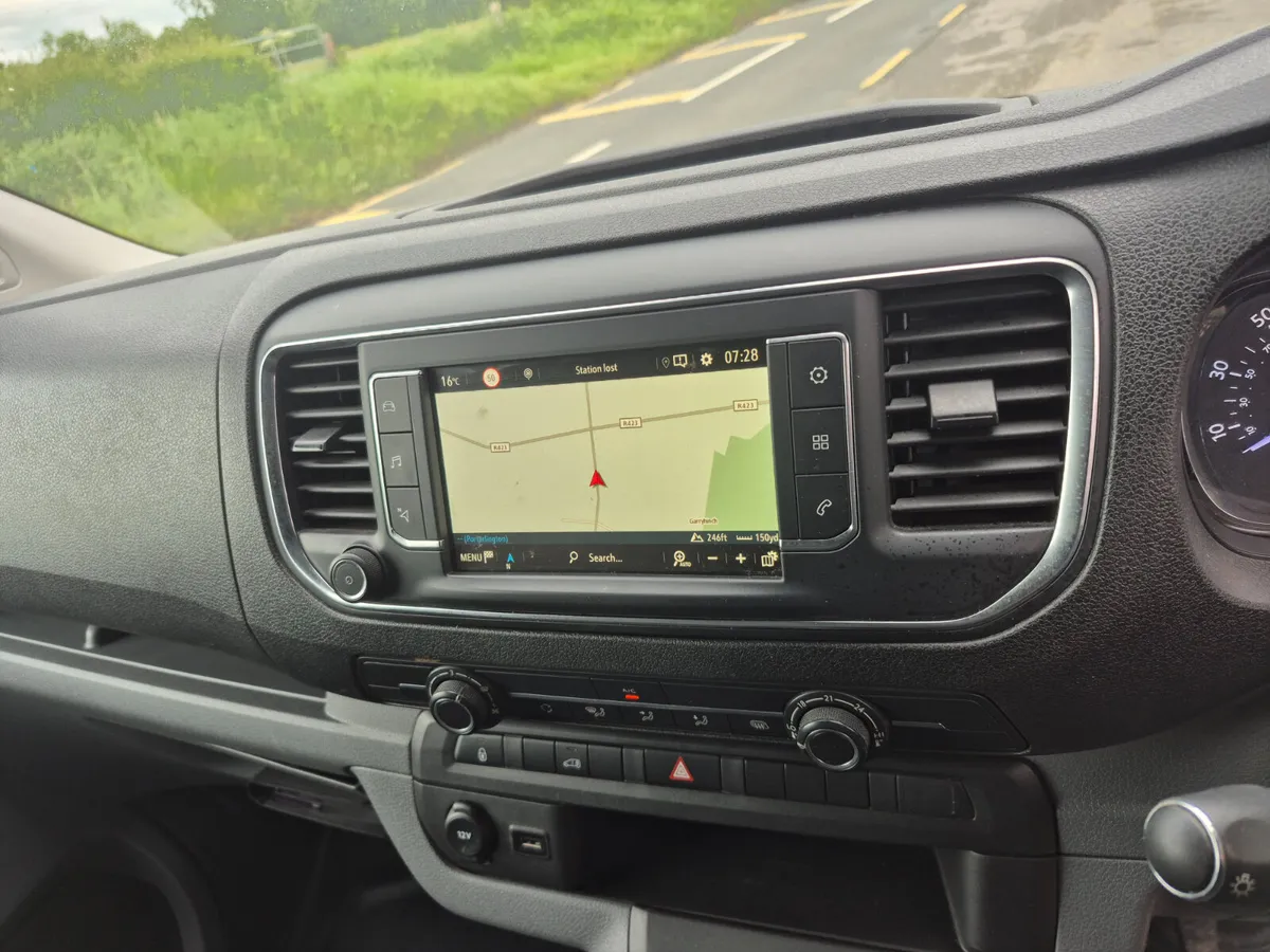 VauxhVivaro 2700 Sportive s/s - Image 4