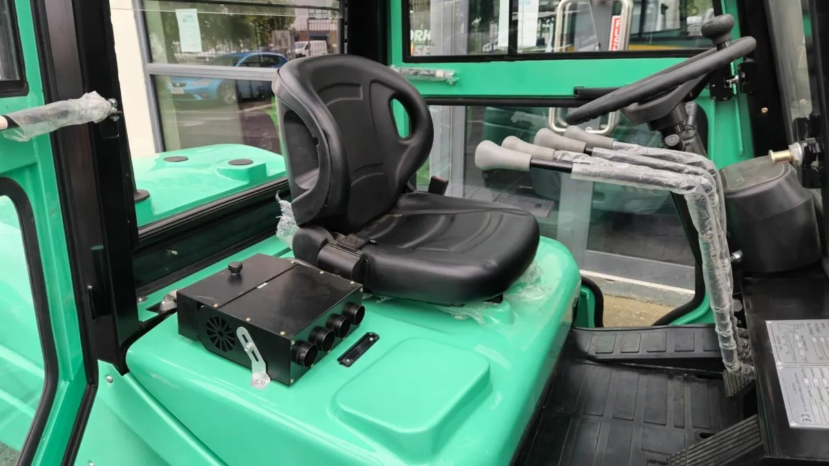 3.5 Ton Forklift with Mitsubishi Engine & Cab - Image 3
