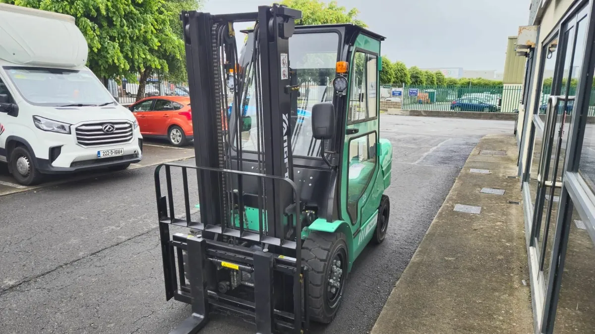 3.5 Ton Forklift with Mitsubishi Engine & Cab - Image 4