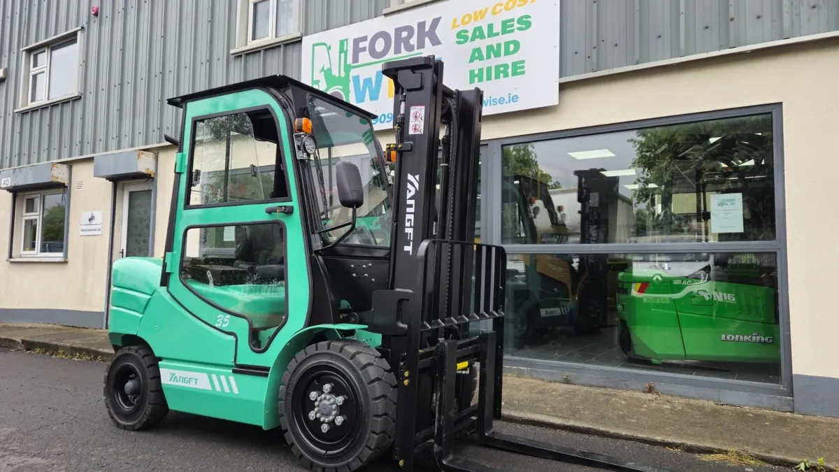 3.5 Ton Forklift with Mitsubishi Engine & Cab - Image 1