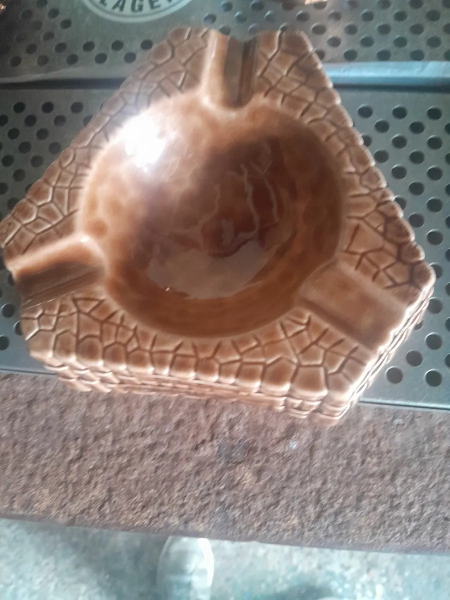 Arklow pottery  Bushmills  ashtray - Image 3