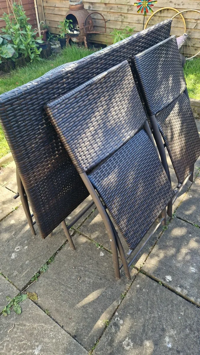 Garden table and x4 chairs excellent - Image 3