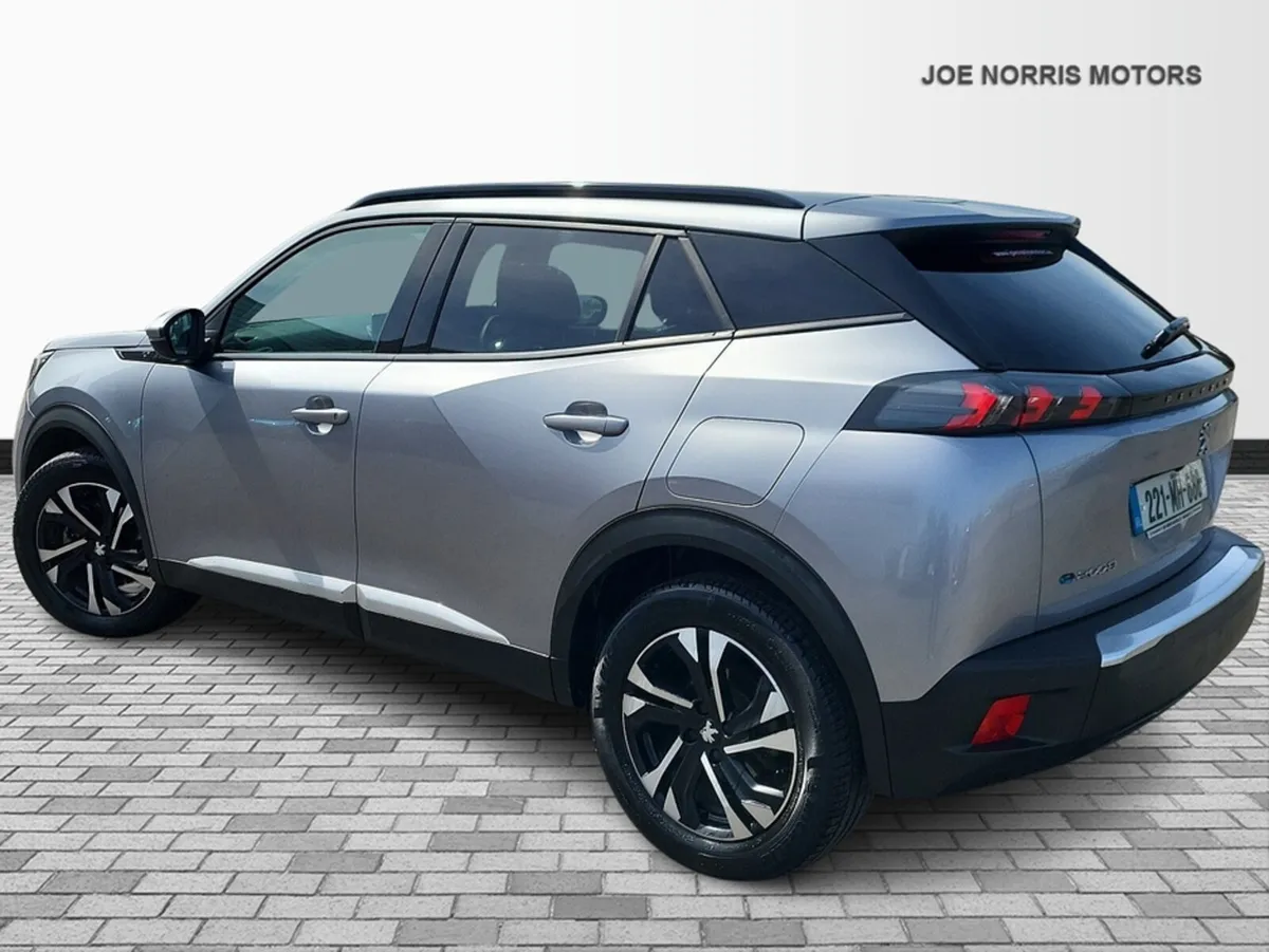 Peugeot 2008 ALLURE 136BHP *ELECTRIC* 50 KWH AUTO - Image 3