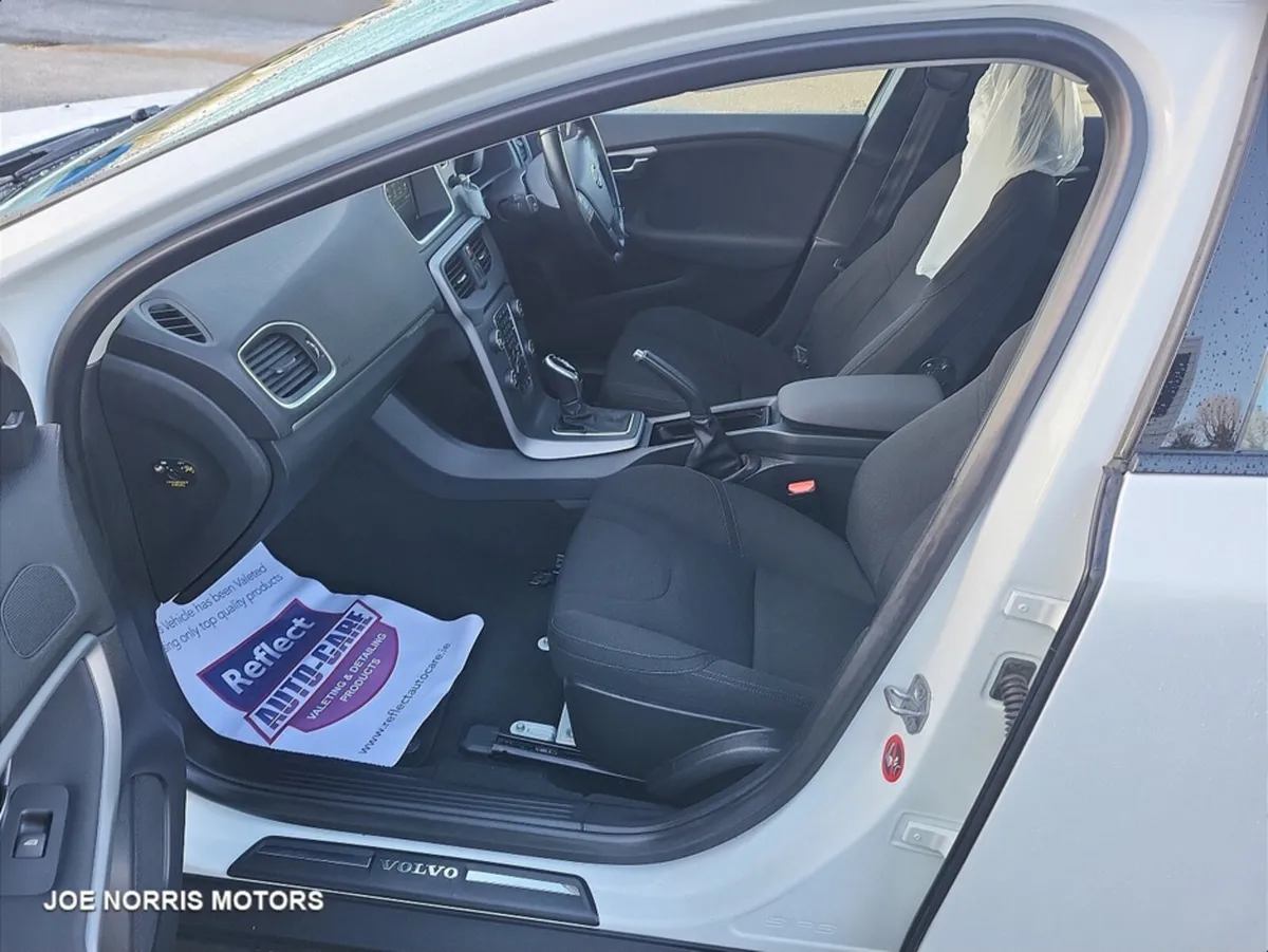 Volvo V40 T4 2.0 DIESEL AUTO - Image 4