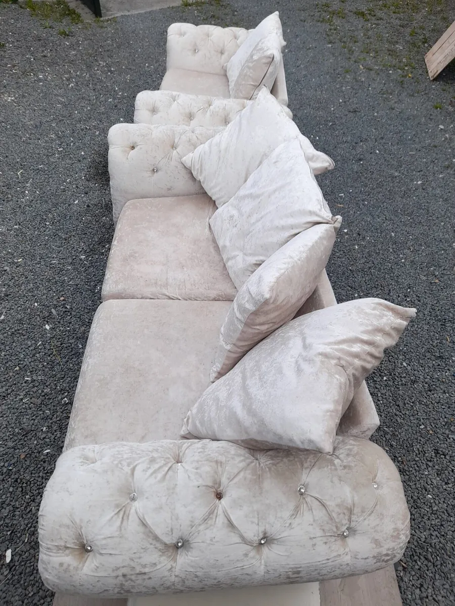 3 + 2 piece sofas - Image 1
