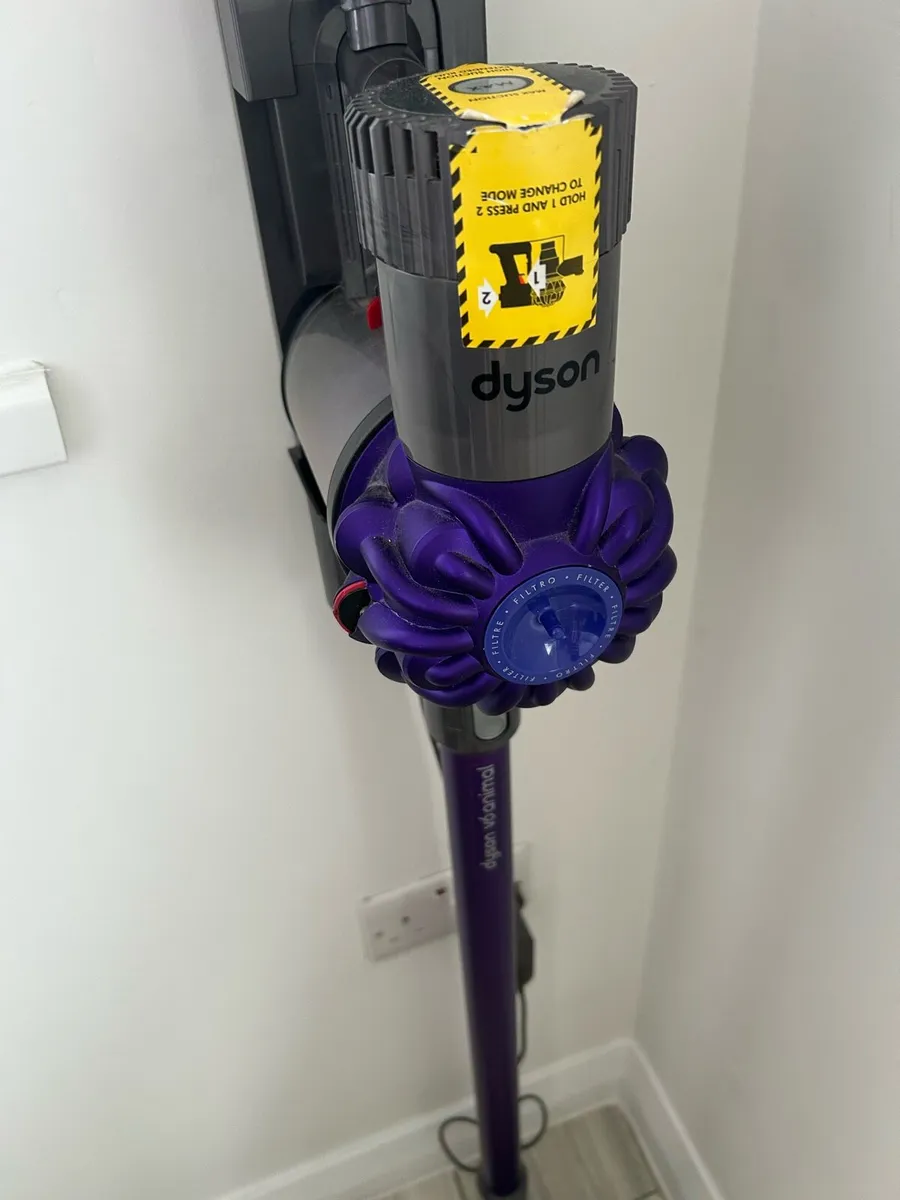 Dyson v6 - Image 2